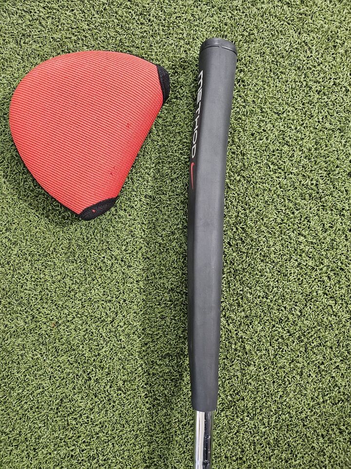 Nike METHOD MATTER M5 12 Golf Putter 34, right handed,All Original, + HC, Great!